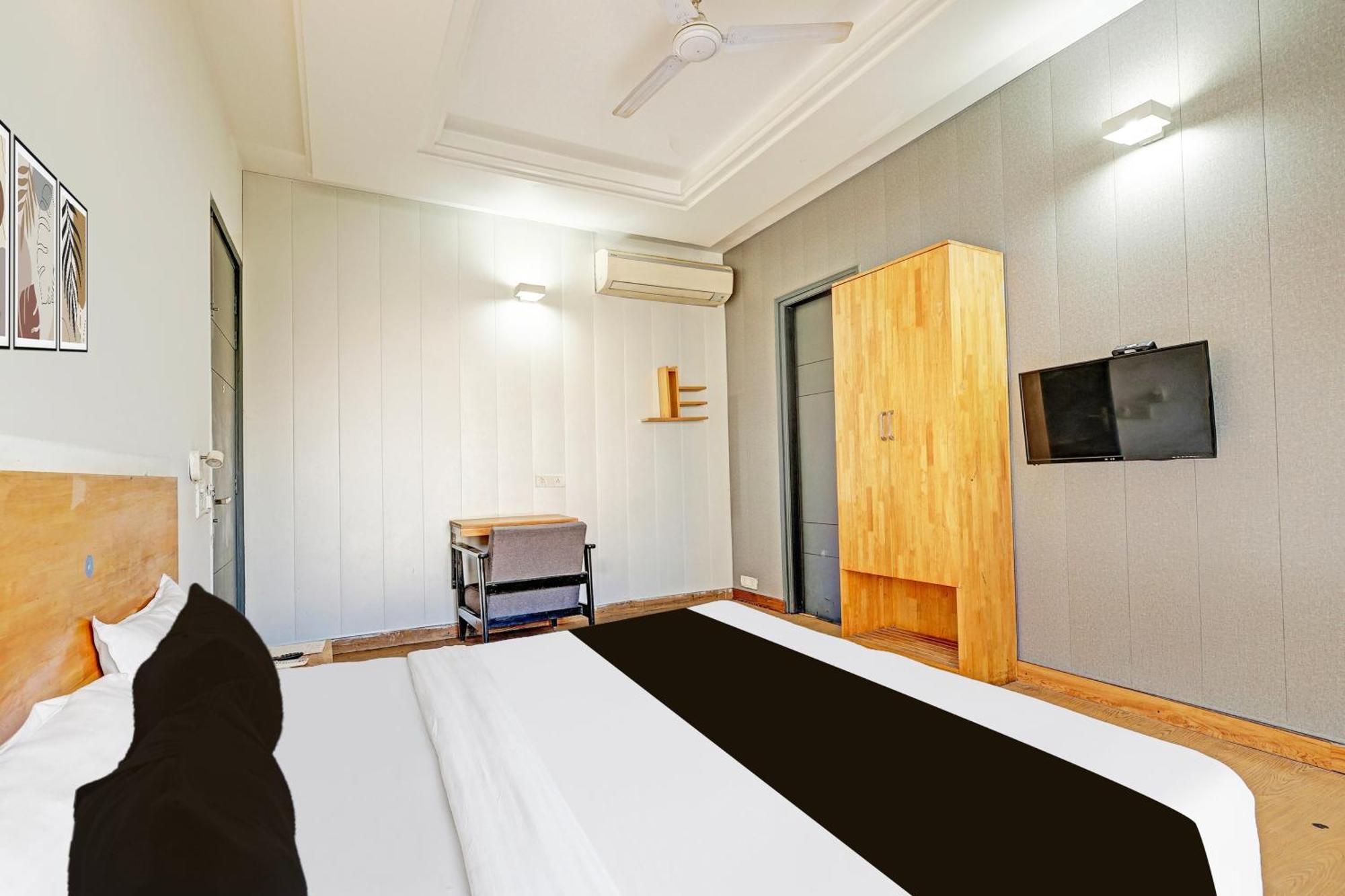 Townhouse Sector 49 Sohna Road Hotel คูร์เคาน์ ภายนอก รูปภาพ