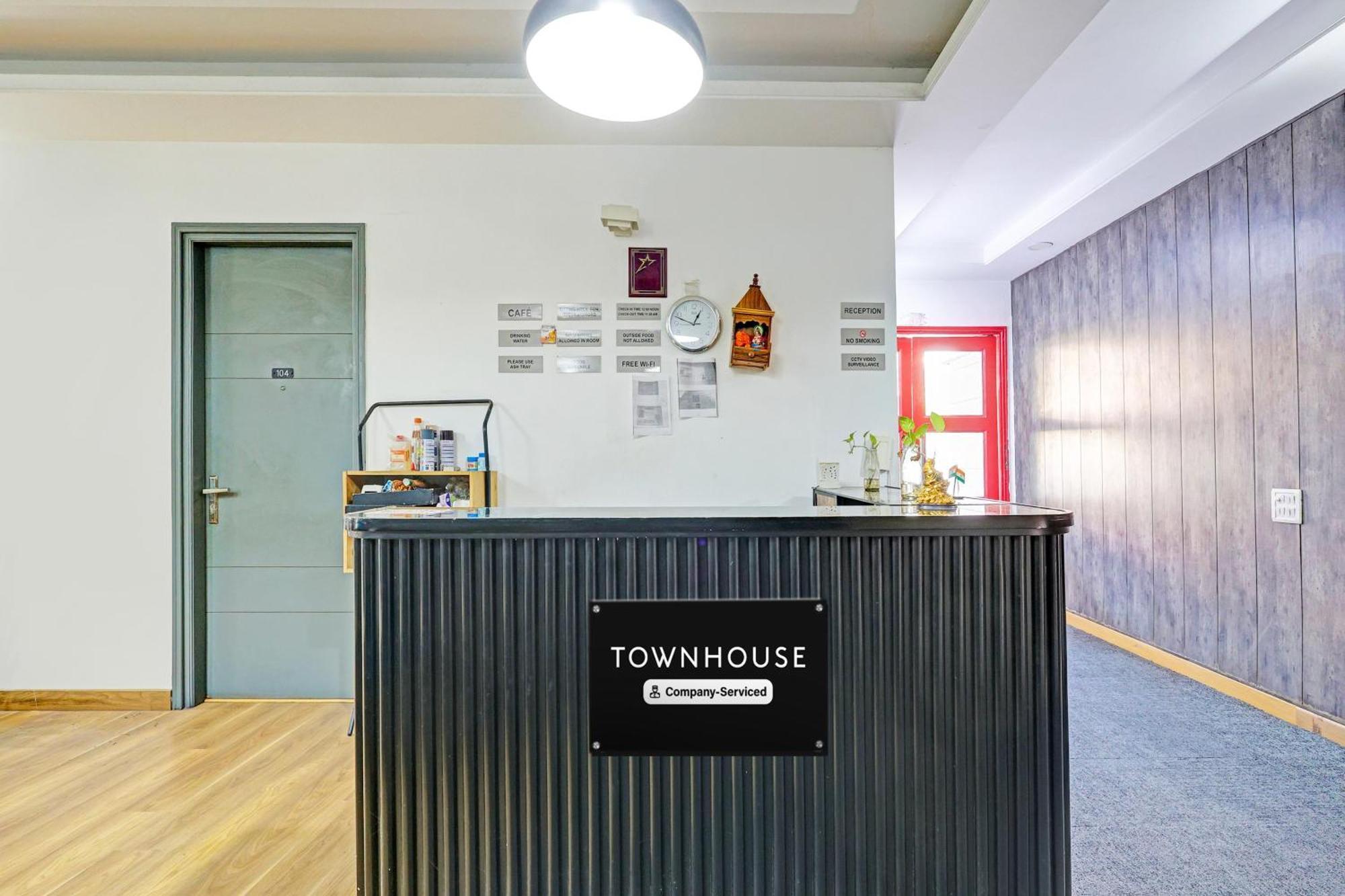 Townhouse Sector 49 Sohna Road Hotel คูร์เคาน์ ภายนอก รูปภาพ